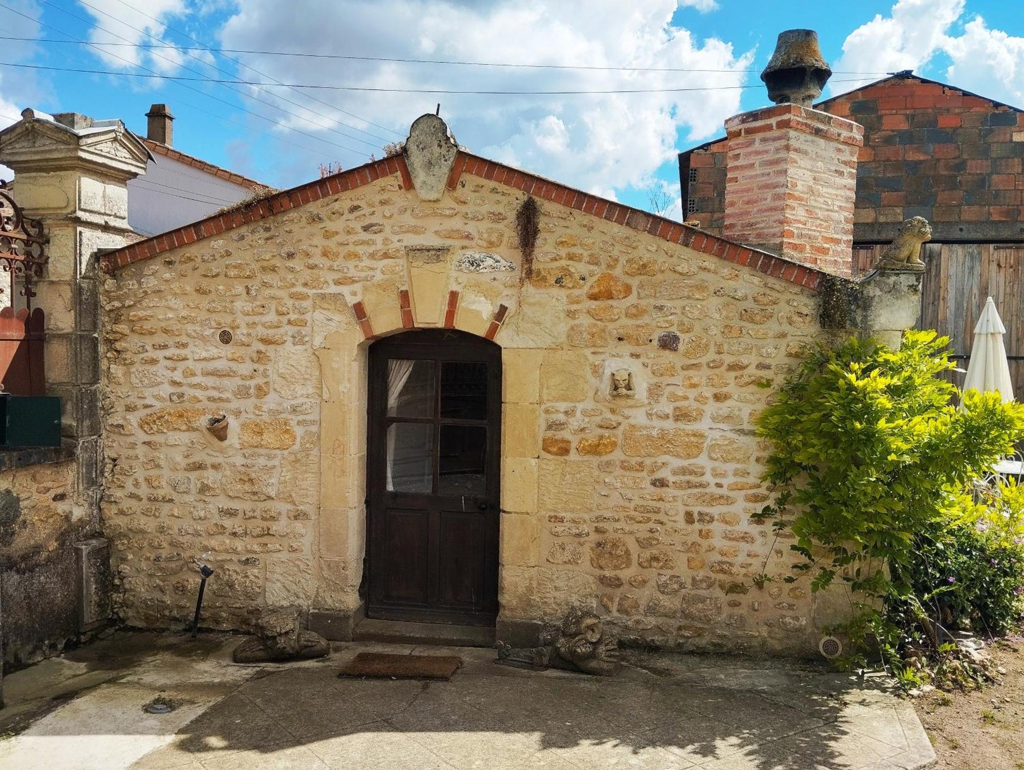 Gatekeepers Cottage Tiny House, Taize, Deux-Sevres, Velo Francette Exterior photo